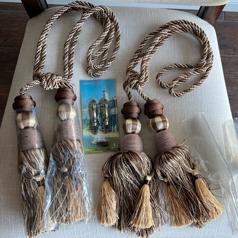 (NWOT) Set of vintage Curtain Tiebacks